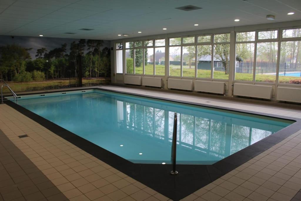 Vrijstaande Recreatievilla Met Ruime Omheinde Tuin Posterholt Exterior foto