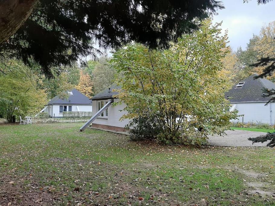 Vrijstaande Recreatievilla Met Ruime Omheinde Tuin Posterholt Exterior foto