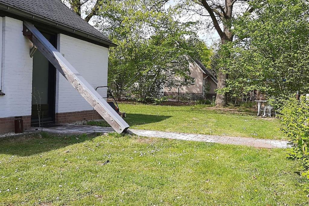 Vrijstaande Recreatievilla Met Ruime Omheinde Tuin Posterholt Exterior foto
